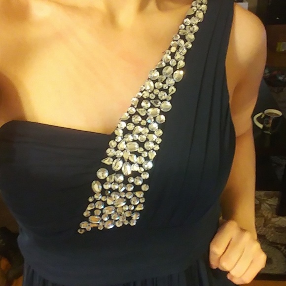 City Triangles Gown - Picture 1 of 8